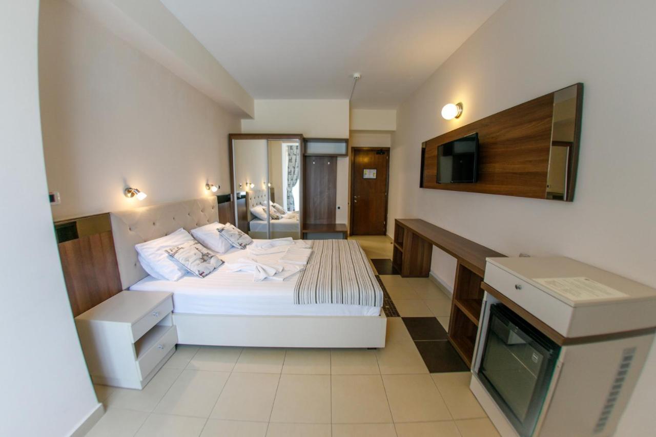 Jijo'S Hotel Mamaia Extérieur photo