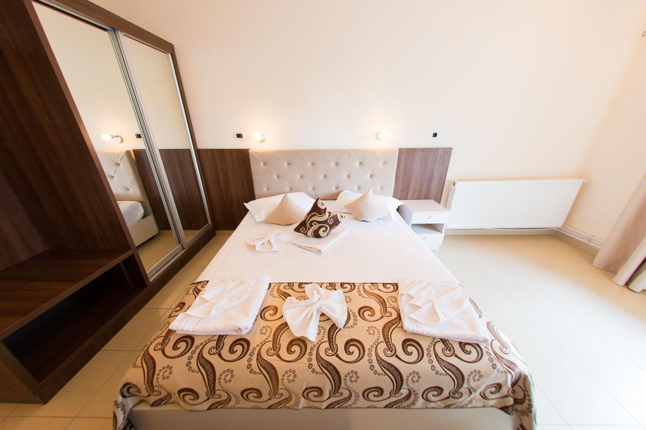 Jijo'S Hotel Mamaia Extérieur photo