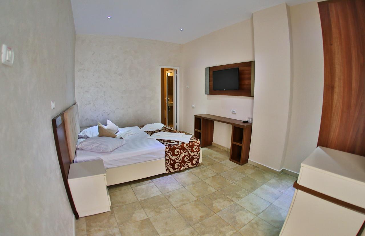 Jijo'S Hotel Mamaia Extérieur photo